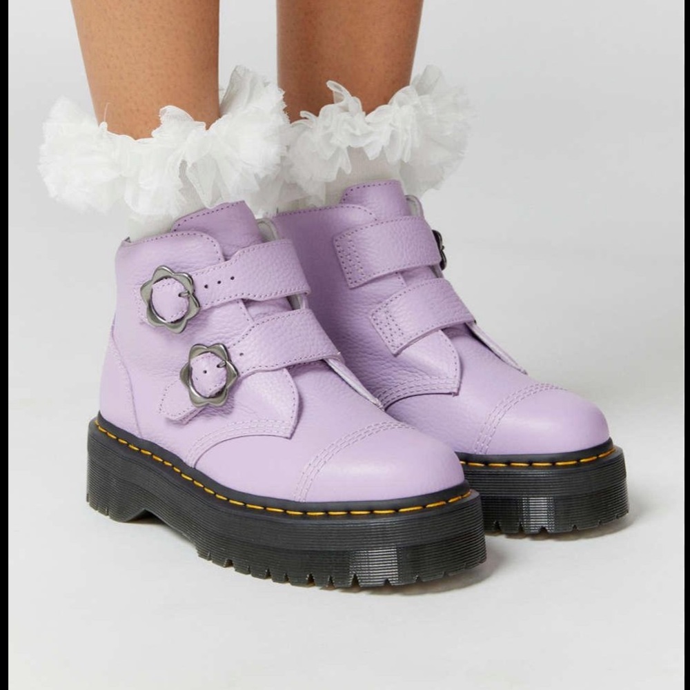 NWOT Dr. Martens Devon Flower Buckle Leather Platform Boots - Lilac - Size 10